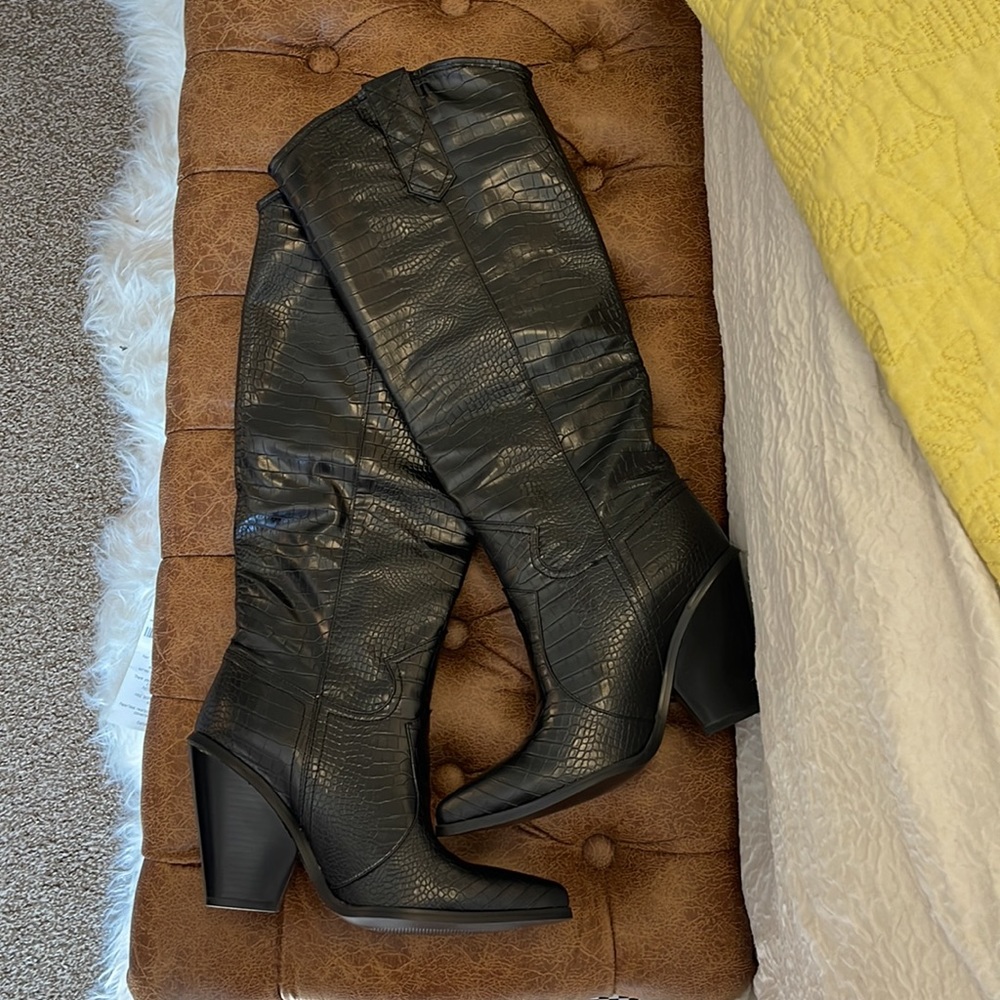 NIB Missguided Knee high cowboy boots - sold out!